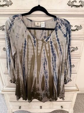 LA Blend" top is a bohemian-style v-neck tunic vertical clamp Alligator Tie-dye